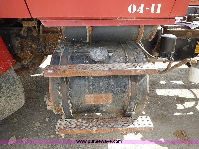 image for item J3218 1997 Ford LT8000 truck cab and chassis