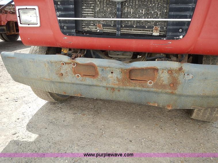 image for item J3218 1997 Ford LT8000 truck cab and chassis