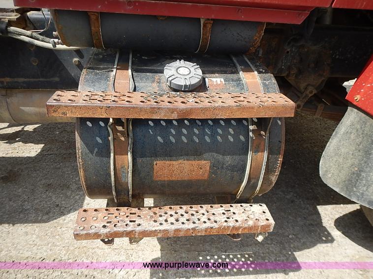 image for item J3218 1997 Ford LT8000 truck cab and chassis