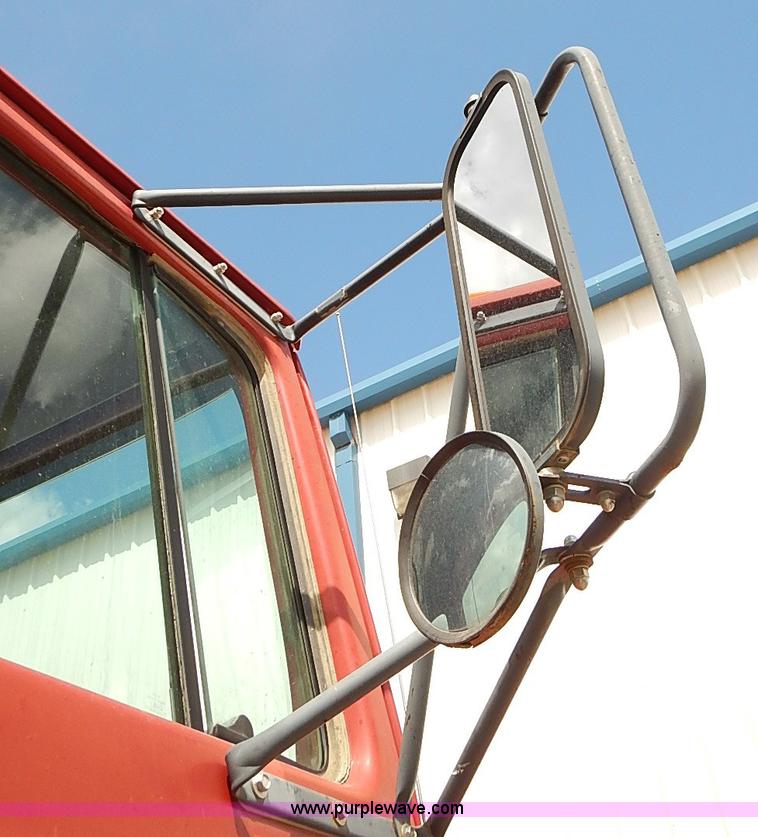 image for item J3218 1997 Ford LT8000 truck cab and chassis