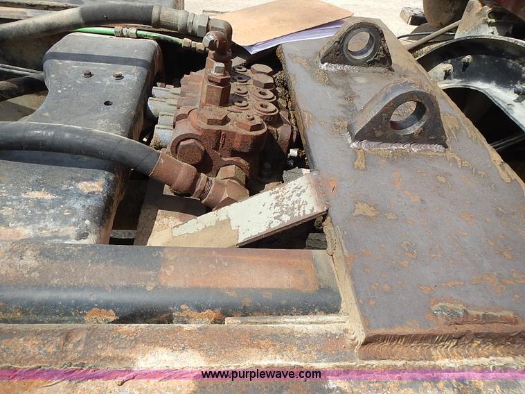 image for item J3218 1997 Ford LT8000 truck cab and chassis