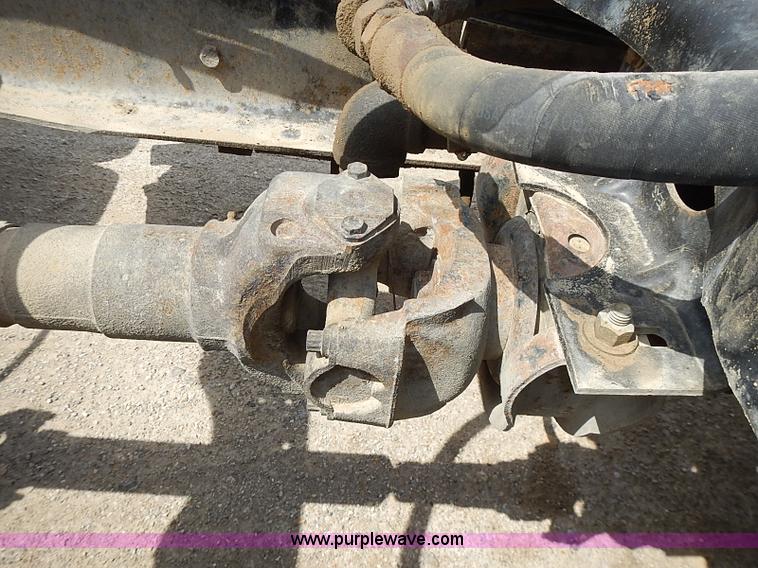 image for item J3218 1997 Ford LT8000 truck cab and chassis