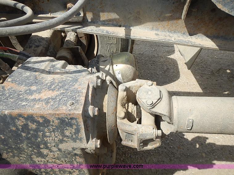 image for item J3218 1997 Ford LT8000 truck cab and chassis