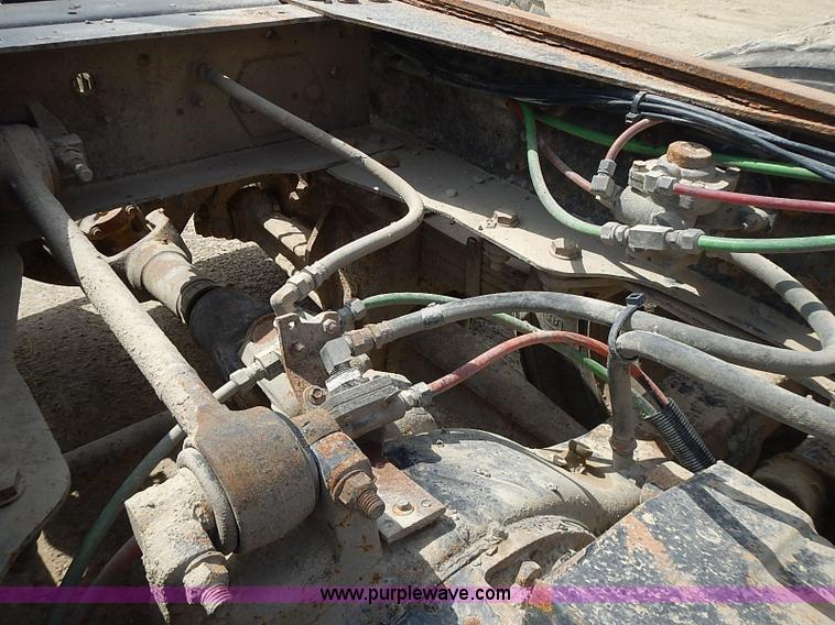 image for item J3218 1997 Ford LT8000 truck cab and chassis