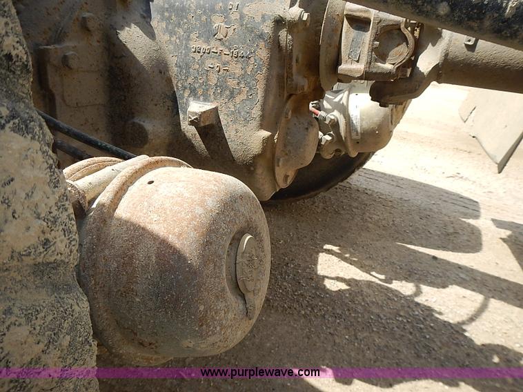 image for item J3218 1997 Ford LT8000 truck cab and chassis