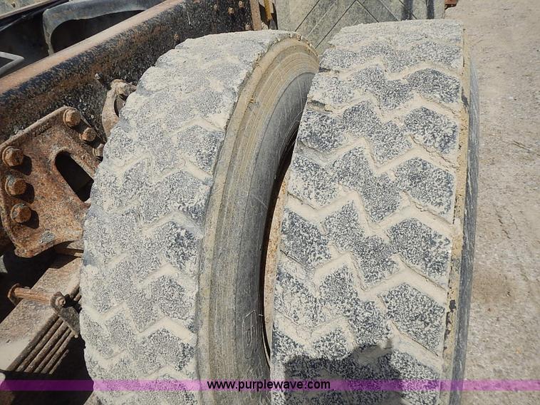 image for item J3218 1997 Ford LT8000 truck cab and chassis