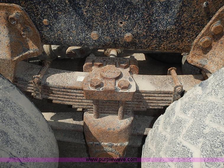 image for item J3218 1997 Ford LT8000 truck cab and chassis