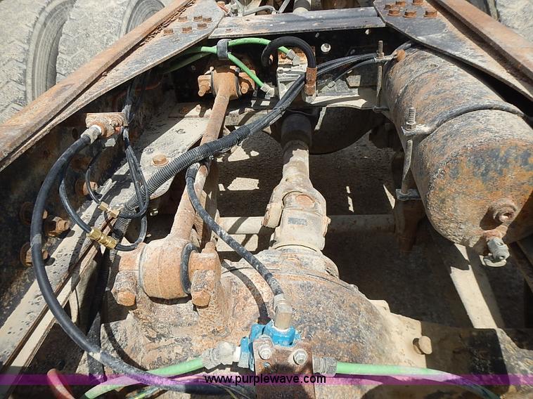 image for item J3218 1997 Ford LT8000 truck cab and chassis