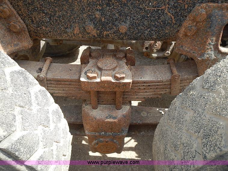 image for item J3218 1997 Ford LT8000 truck cab and chassis