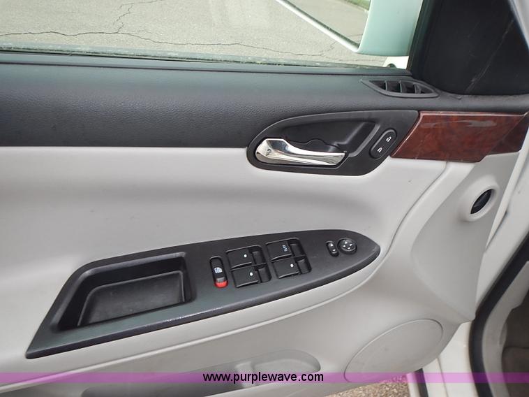 image for item J3237 2008 Chevrolet Impala LS