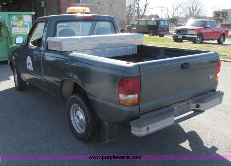 image for item Z9199 1996 Ford Ranger XL pickup truck