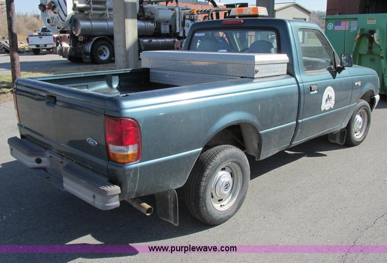 image for item Z9199 1996 Ford Ranger XL pickup truck