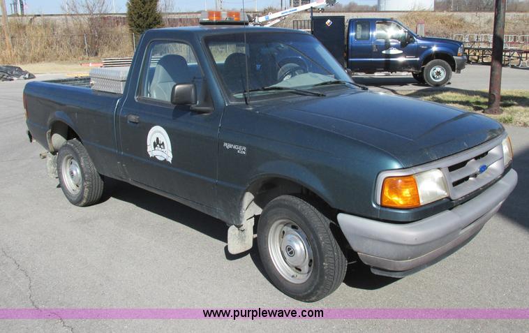 image for item Z9199 1996 Ford Ranger XL pickup truck