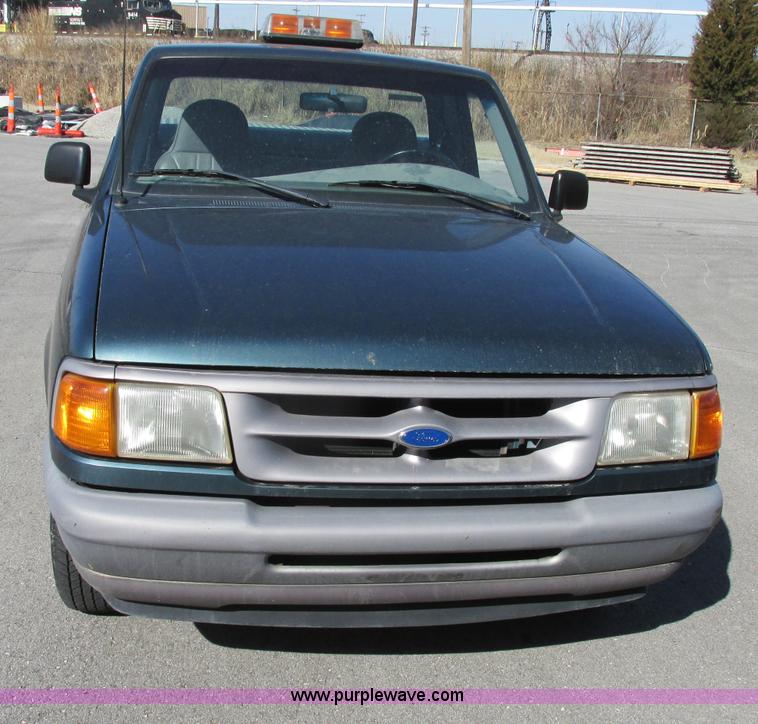 image for item Z9199 1996 Ford Ranger XL pickup truck