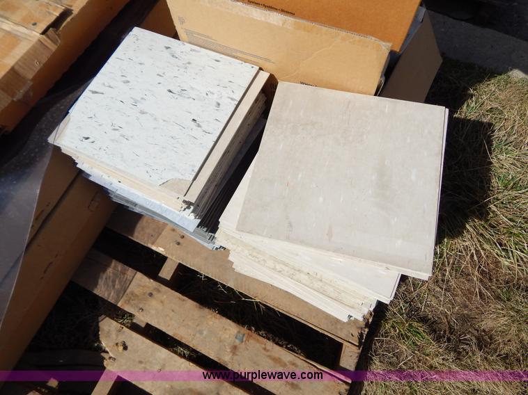 image for item Z9453 Assorted building supplies