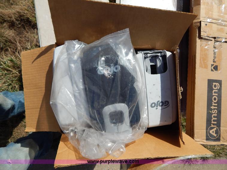 image for item Z9453 Assorted building supplies