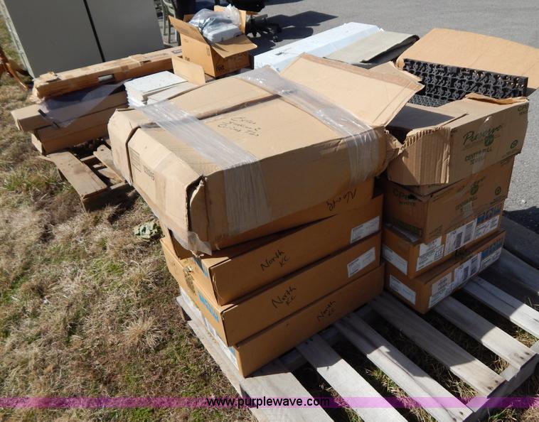 image for item Z9453 Assorted building supplies