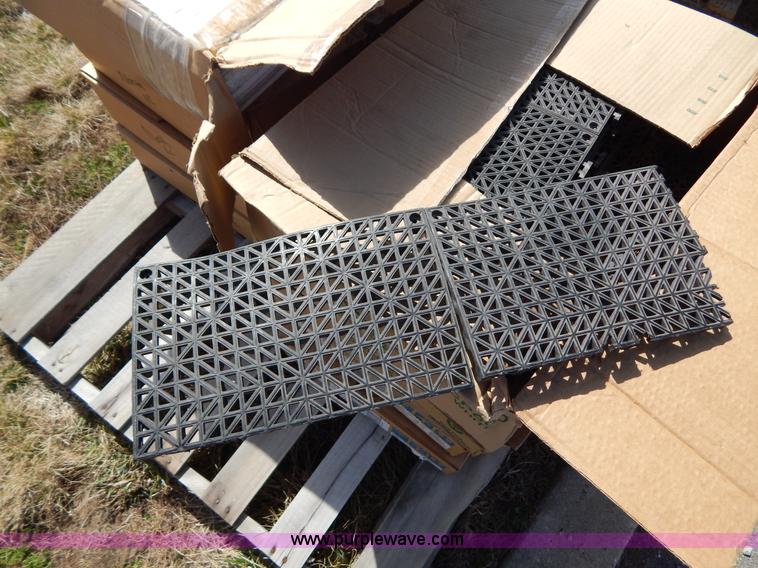 image for item Z9453 Assorted building supplies