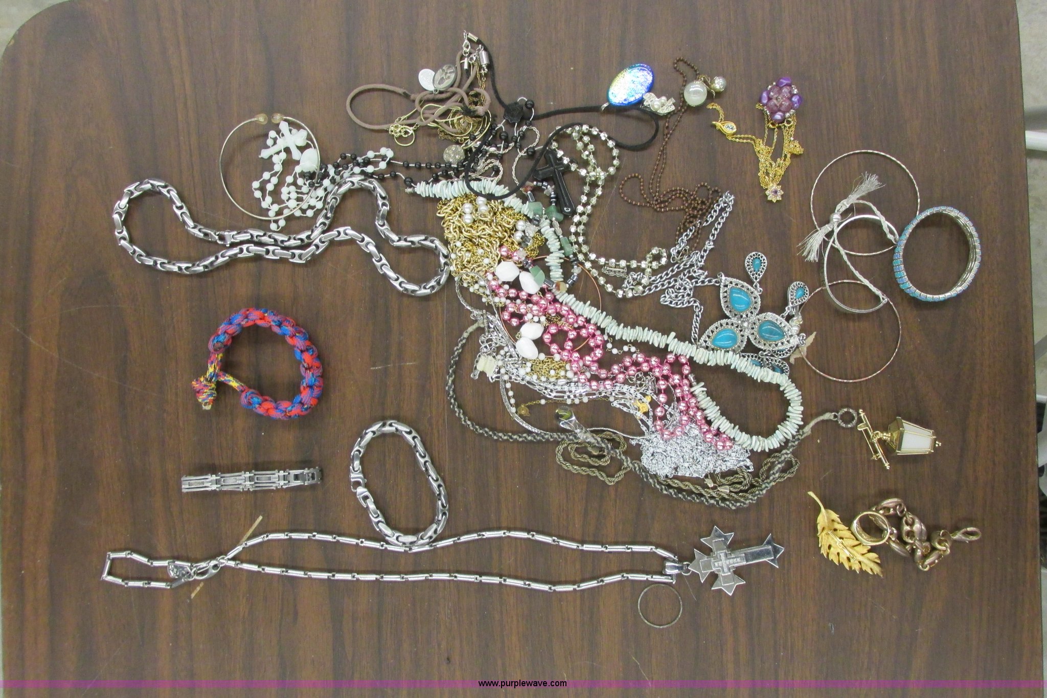 Assorted jewelry in Wichita, KS Item AZ9719 sold Purple Wave