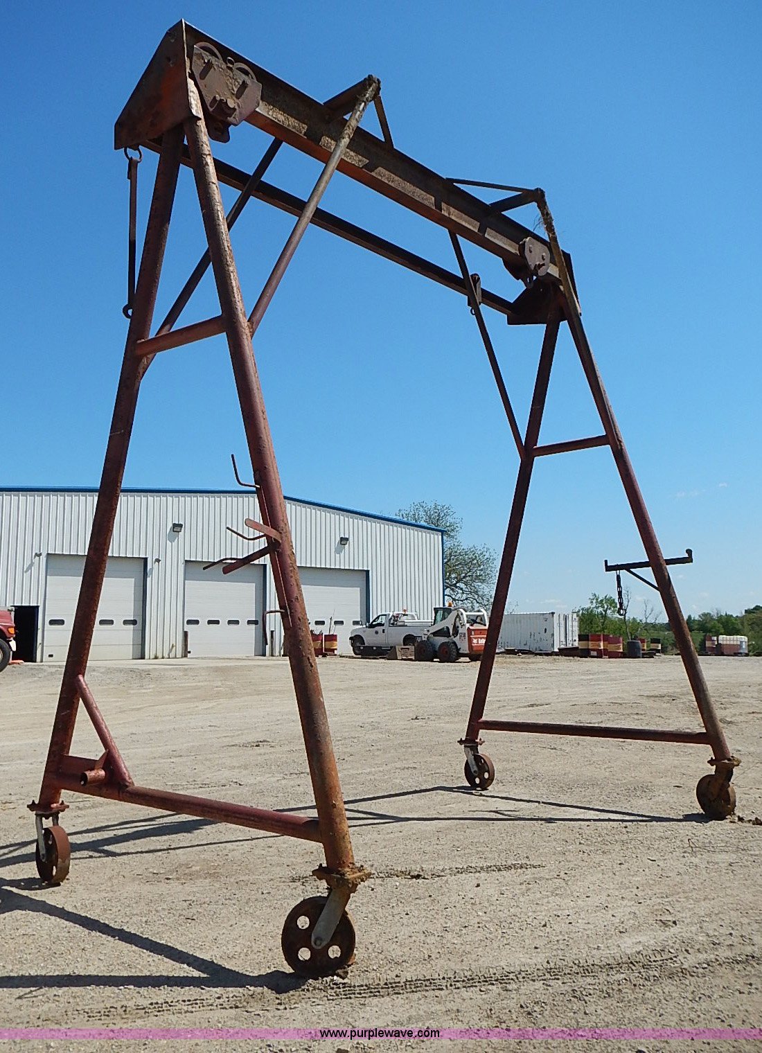 Aframe shop hoist in Oskaloosa, KS Item J3198 sold Purple Wave