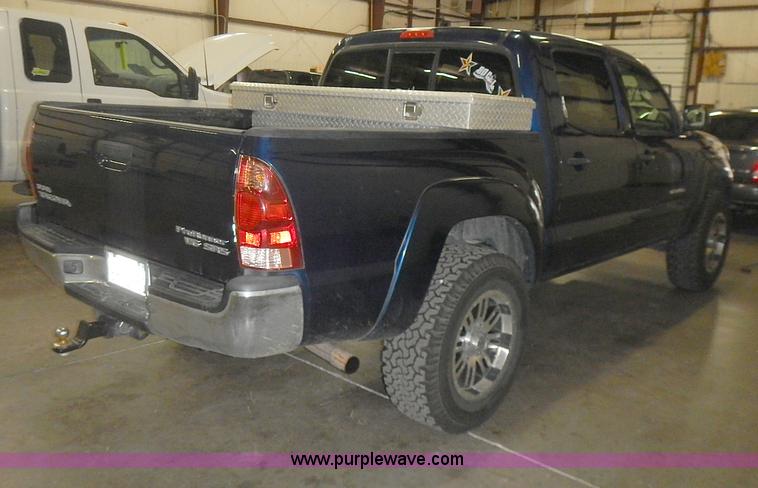 image for item I3643 2006 Toyota Tacoma PreRunner Double Cab pickup truck