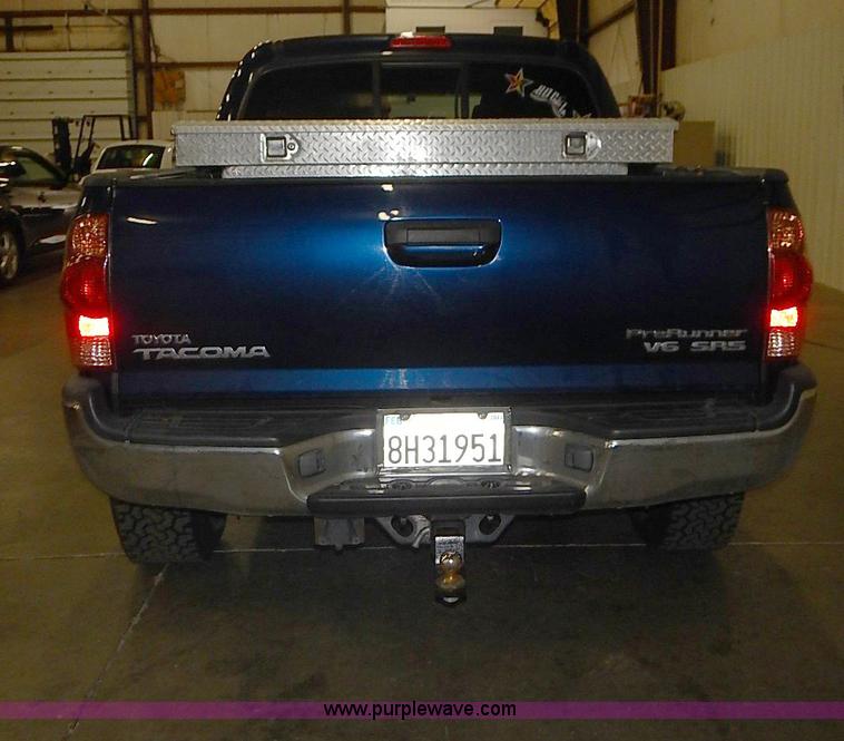 image for item I3643 2006 Toyota Tacoma PreRunner Double Cab pickup truck