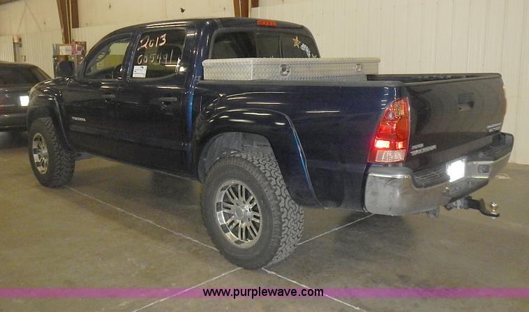 image for item I3643 2006 Toyota Tacoma PreRunner Double Cab pickup truck