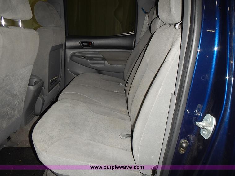 image for item I3643 2006 Toyota Tacoma PreRunner Double Cab pickup truck