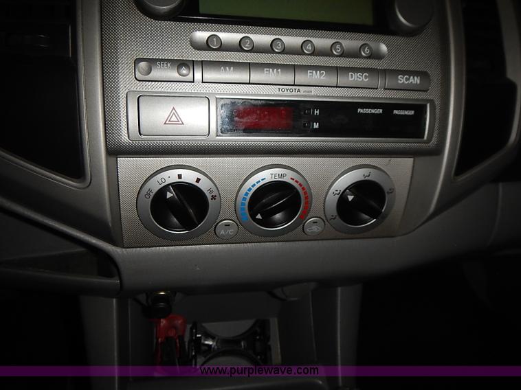 image for item I3643 2006 Toyota Tacoma PreRunner Double Cab pickup truck