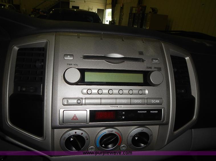 image for item I3643 2006 Toyota Tacoma PreRunner Double Cab pickup truck