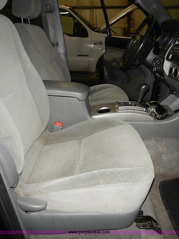 image for item I3643 2006 Toyota Tacoma PreRunner Double Cab pickup truck