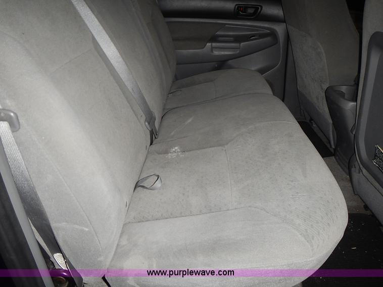 image for item I3643 2006 Toyota Tacoma PreRunner Double Cab pickup truck