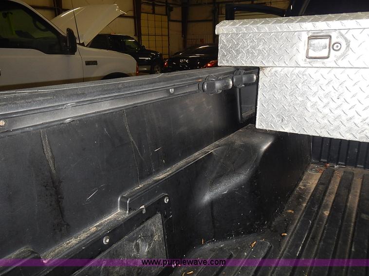 image for item I3643 2006 Toyota Tacoma PreRunner Double Cab pickup truck