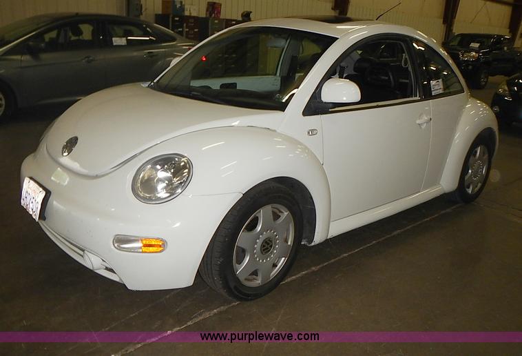 image for item I3646 2000 Volkswagen New Beetle GLX