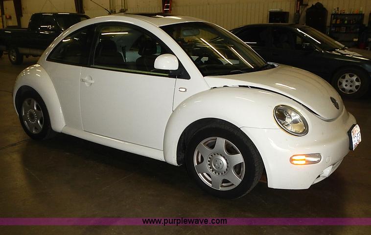 image for item I3646 2000 Volkswagen New Beetle GLX