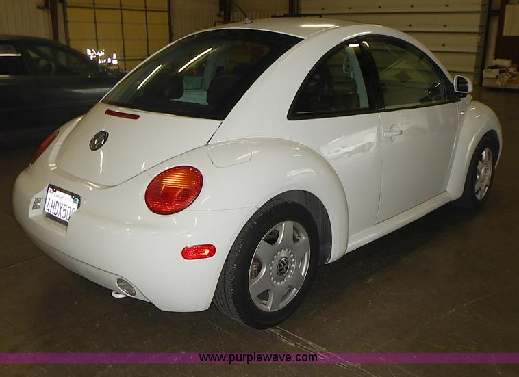image for item I3646 2000 Volkswagen New Beetle GLX