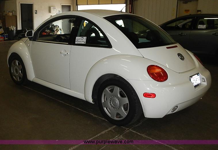 image for item I3646 2000 Volkswagen New Beetle GLX