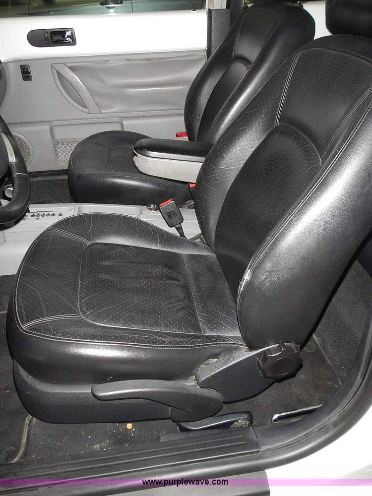 image for item I3646 2000 Volkswagen New Beetle GLX