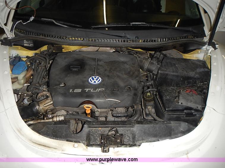 image for item I3646 2000 Volkswagen New Beetle GLX