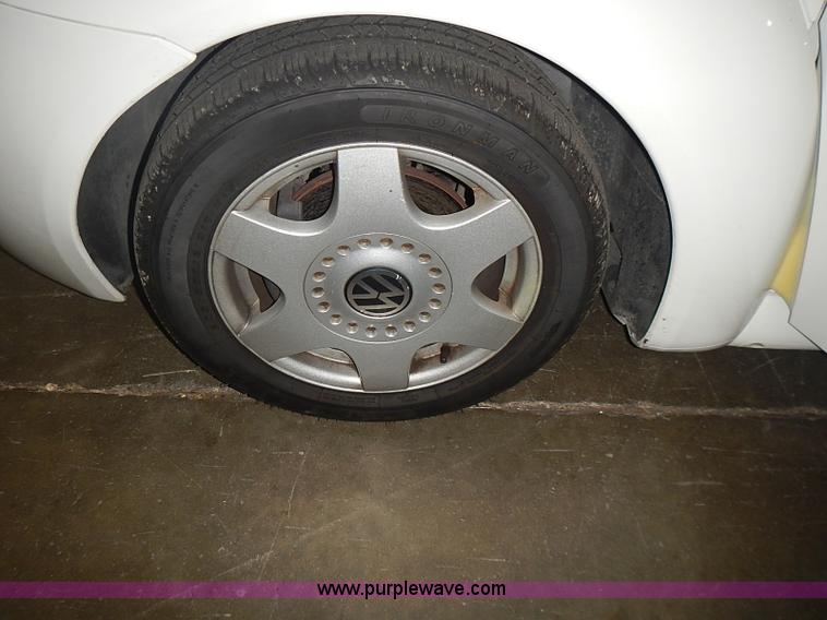 image for item I3646 2000 Volkswagen New Beetle GLX