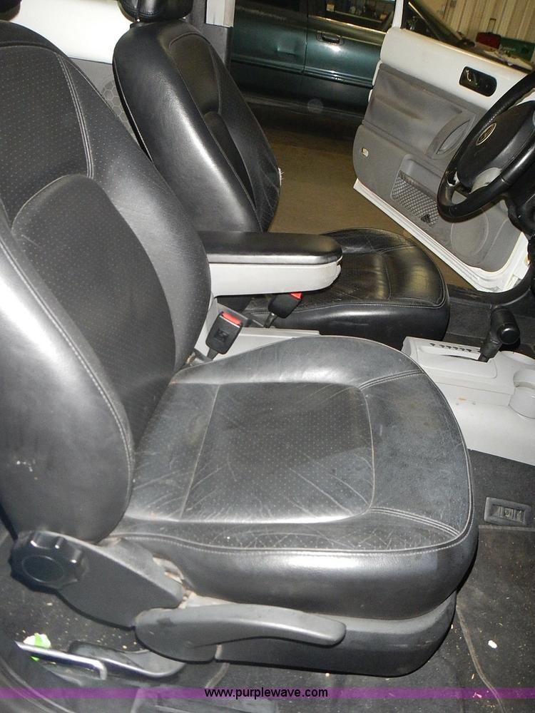 image for item I3646 2000 Volkswagen New Beetle GLX