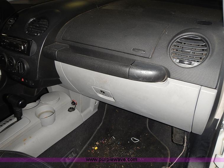 image for item I3646 2000 Volkswagen New Beetle GLX