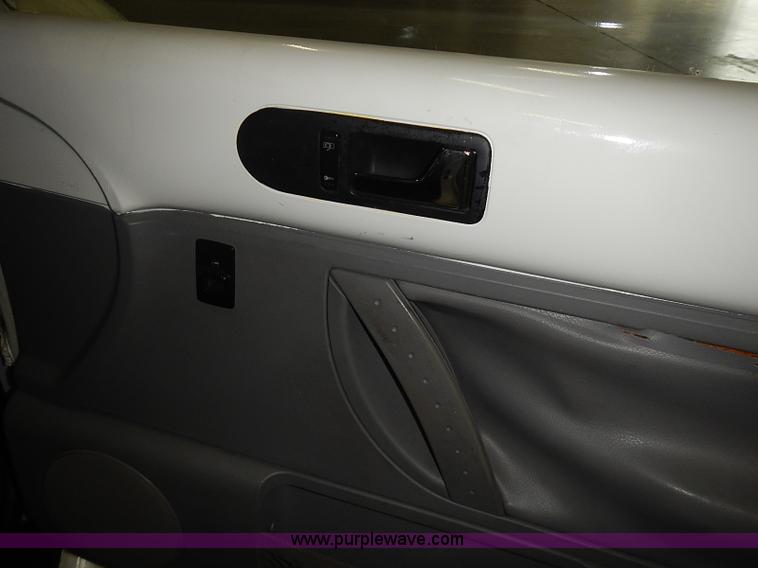 image for item I3646 2000 Volkswagen New Beetle GLX