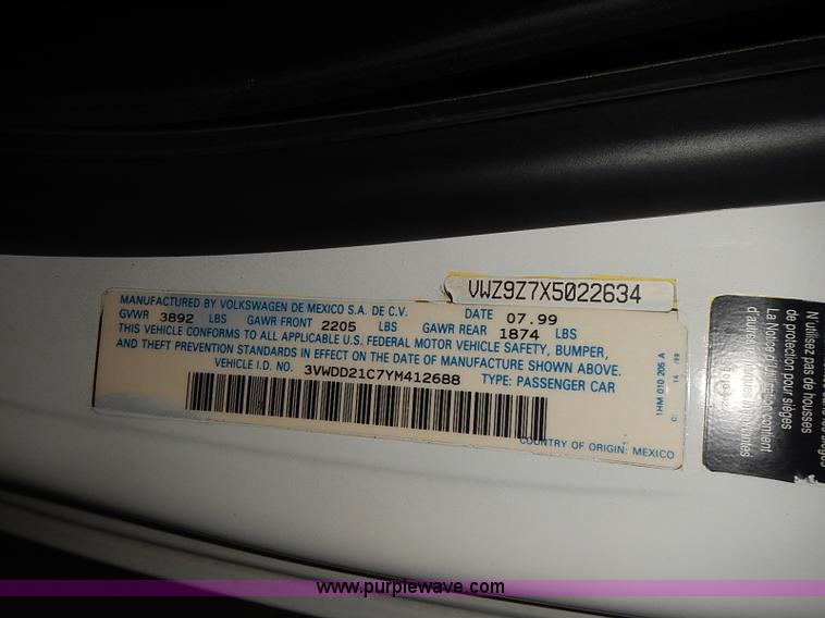 image for item I3646 2000 Volkswagen New Beetle GLX