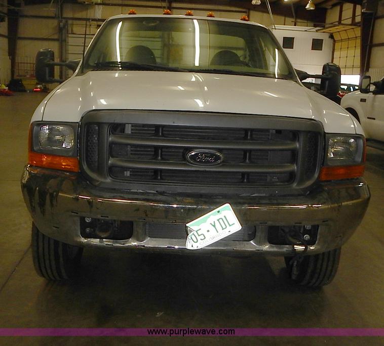 image for item I3649 2000 Ford F450 Super Duty XL truck cab and chassis