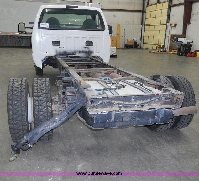 image for item I3649 2000 Ford F450 Super Duty XL truck cab and chassis
