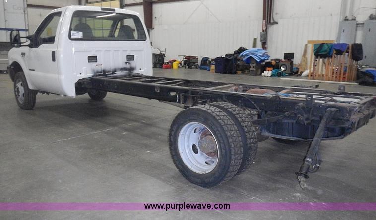 image for item I3649 2000 Ford F450 Super Duty XL truck cab and chassis