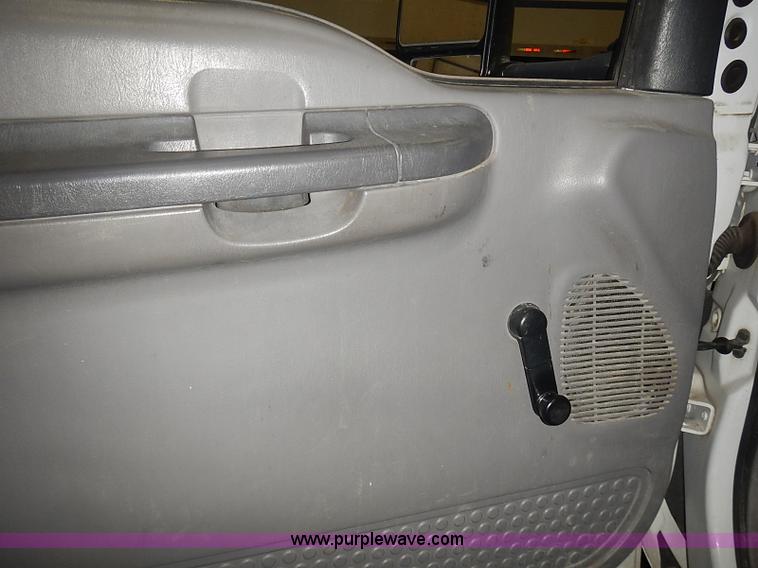 image for item I3649 2000 Ford F450 Super Duty XL truck cab and chassis