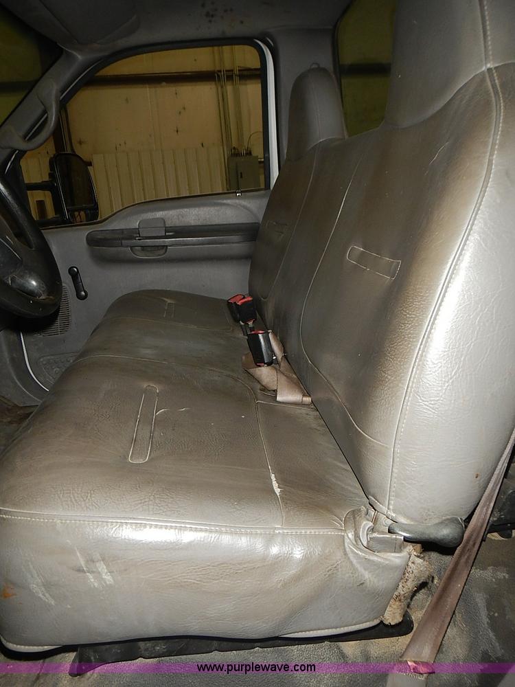 image for item I3649 2000 Ford F450 Super Duty XL truck cab and chassis