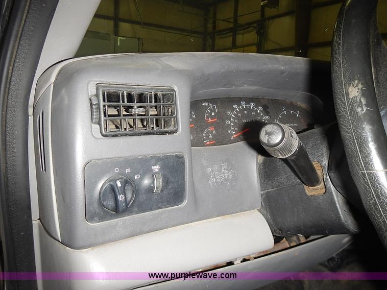 image for item I3649 2000 Ford F450 Super Duty XL truck cab and chassis